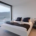 Karat Kai Torviscas 아데제